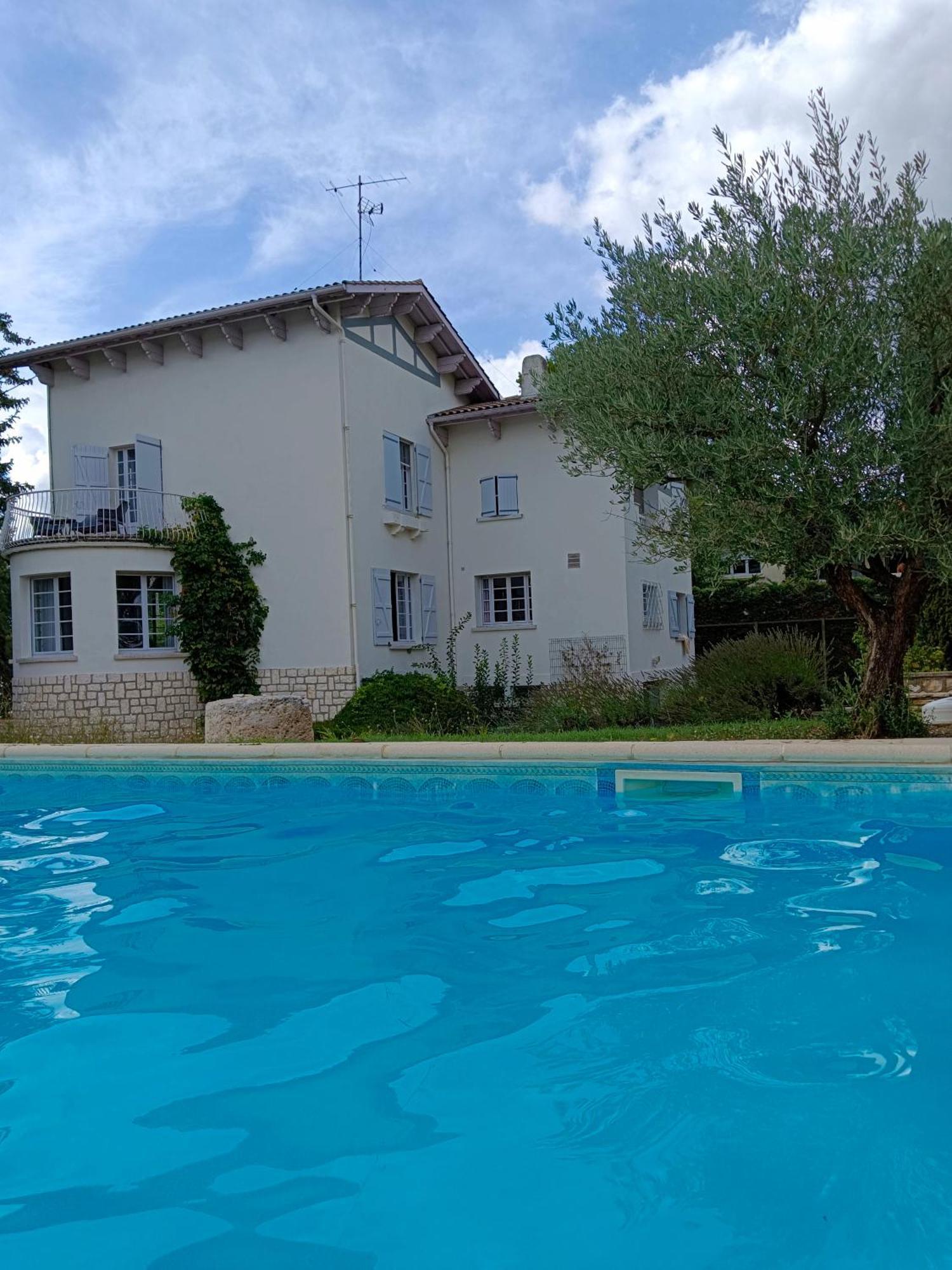Sainte-Livrade-sur-Lot La Maison Basque מראה חיצוני תמונה