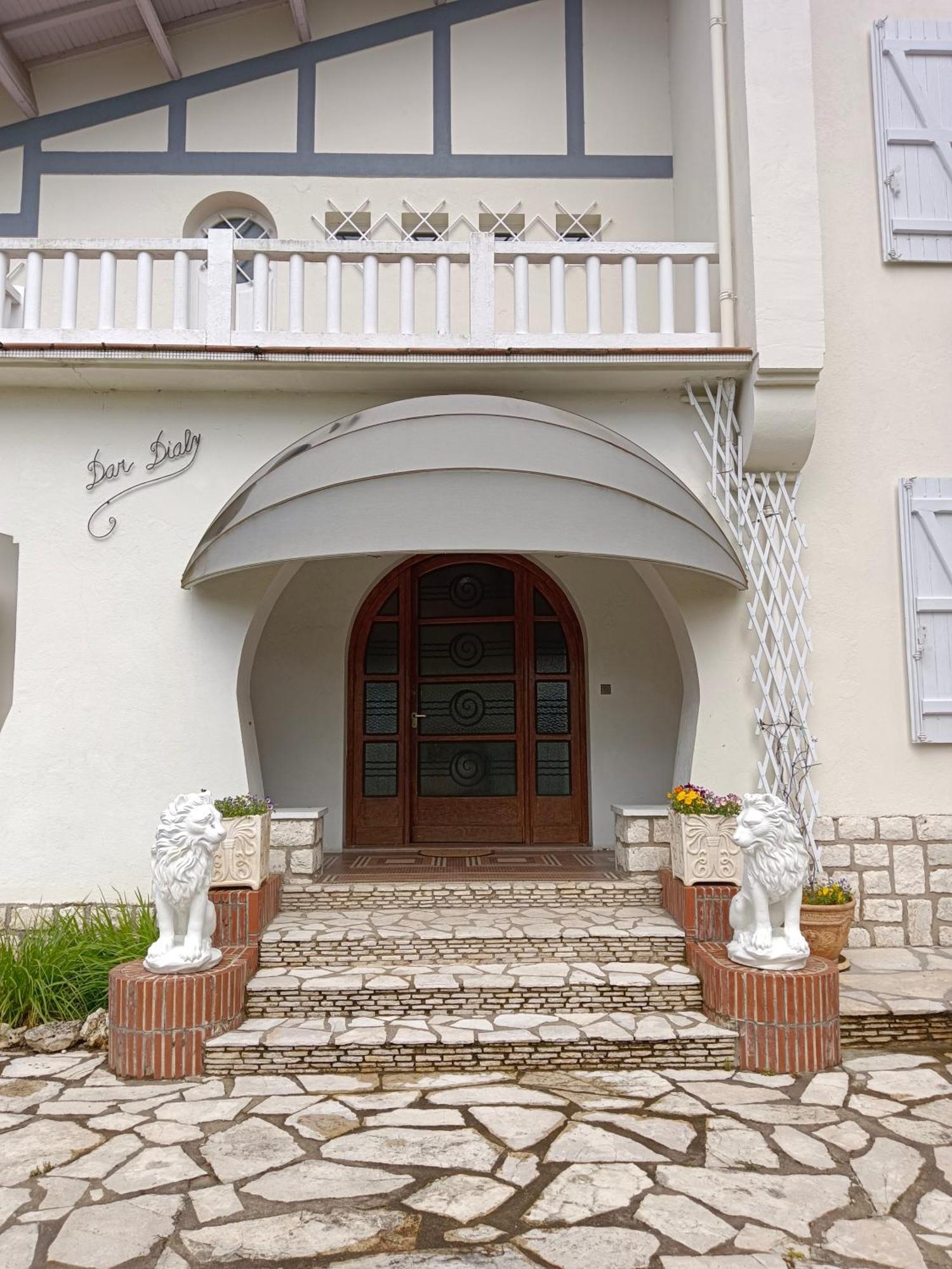 Sainte-Livrade-sur-Lot La Maison Basque מראה חיצוני תמונה